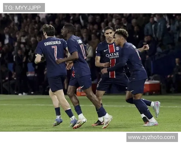 足总杯激战：巴黎圣日耳曼与波尔图平局红牌事件引发全场热议